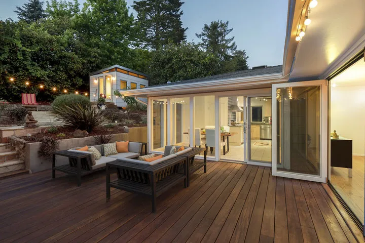 Deck contractor discussing a free estimate and custom deck project with Las vegas homeowners