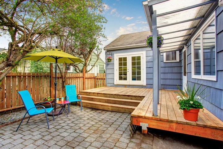 Experienced Las vegas custom deck builders discussing outdoor deck plans with homeowners